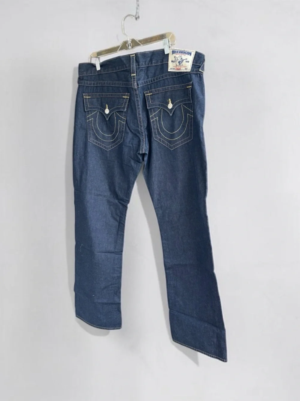 Men ‘s True Religion Dark Wash Denim Jeans Straight with Contrast Stitching